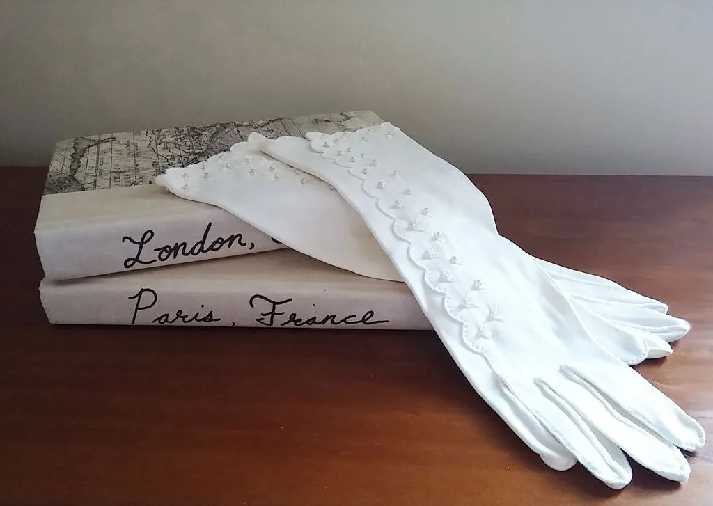 VINTAGE CREAMY IVORY COTTON FORMAL WEDDING PEARL SCALLOPED GLOVES 70S GLOVES LONG GLOVES