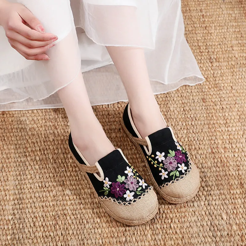 Women's Style Ribbon Embroidery Floral Pattern Ancient Canvas Shoes