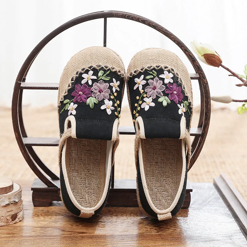 Women's Style Ribbon Embroidery Floral Pattern Ancient Canvas Shoes